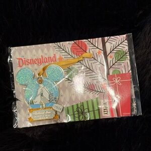 EXCLUSIVE LIMITED EDITION Disneyland Christmas Ornament